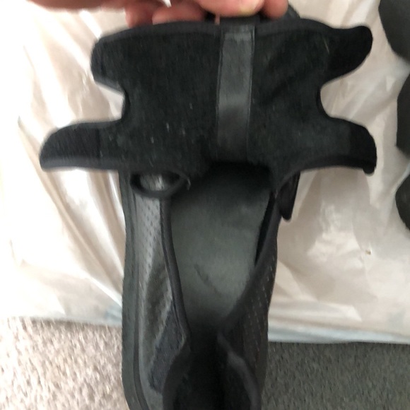 Black Slide On Shoe. No Additional markings telling me a name?? - Picture 2 of 7